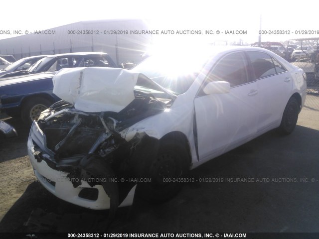 4T1BF3EK0BU711532 - 2011 TOYOTA CAMRY SE/LE/XLE WHITE photo 2