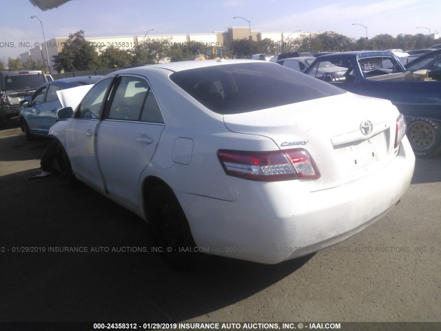 4T1BF3EK0BU711532 - 2011 TOYOTA CAMRY SE/LE/XLE WHITE photo 3