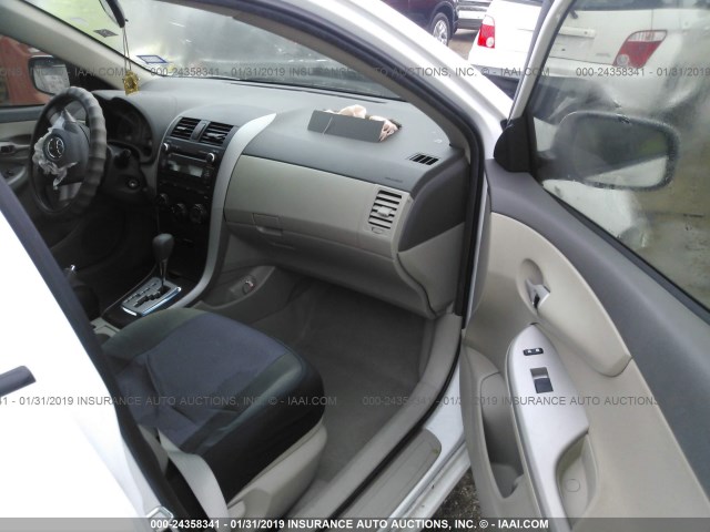 1NXBU4EE6AZ306747 - 2010 TOYOTA COROLLA S/LE/XLE WHITE photo 5