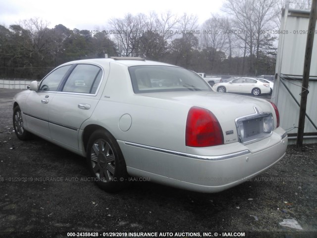 1LNHM83WX4Y614871 - 2004 LINCOLN TOWN CAR ULTIMATE WHITE photo 3