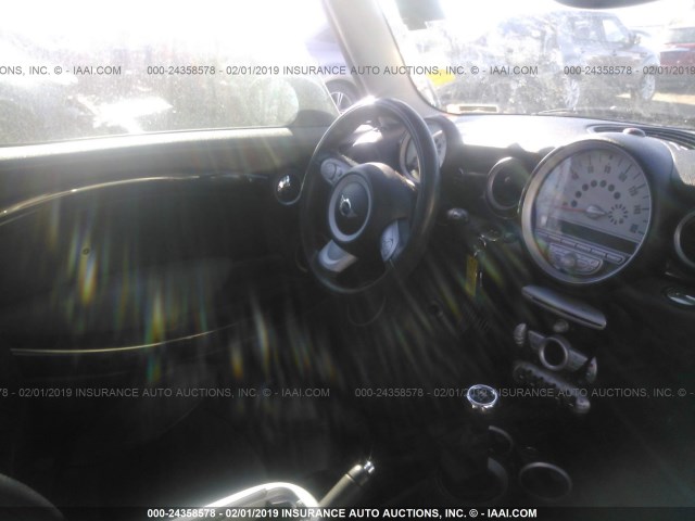 WMWMM33559TP74204 - 2009 MINI COOPER S CLUBMAN SILVER photo 5