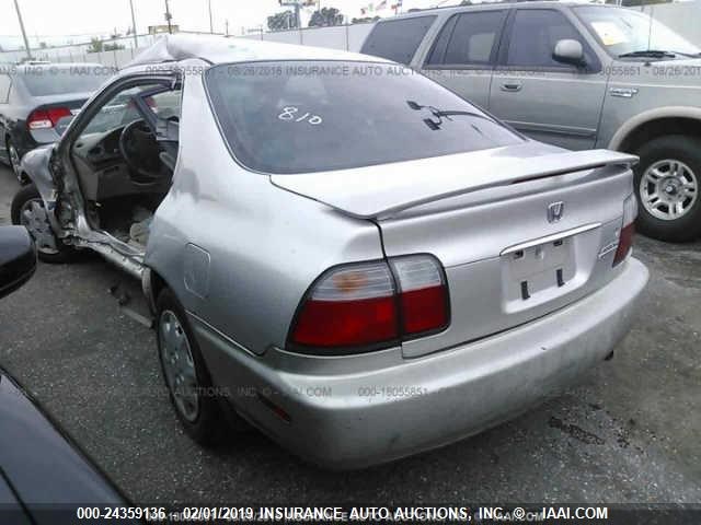 1HGCD5635TA222842 - 1996 HONDA ACCORD LX/EX SILVER photo 3