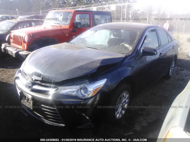 4T1BF1FKXGU127231 - 2016 TOYOTA CAMRY LE/XLE/SE/XSE შავი ფოტო 2