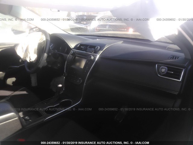 4T1BF1FKXGU127231 - 2016 TOYOTA CAMRY LE/XLE/SE/XSE შავი ფოტო 5
