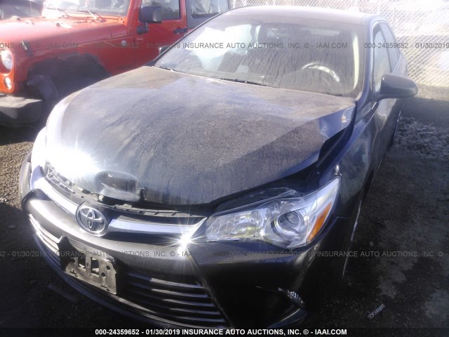 4T1BF1FKXGU127231 - 2016 TOYOTA CAMRY LE/XLE/SE/XSE შავი ფოტო 6