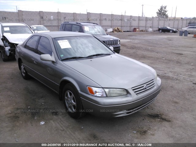 JT2BG22K7W0102329 - 1998 TOYOTA CAMRY CE/LE/XLE GRAY photo 1