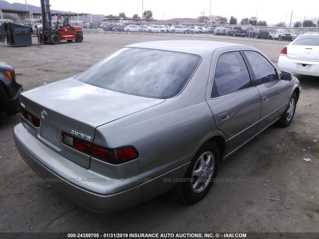 JT2BG22K7W0102329 - 1998 TOYOTA CAMRY CE/LE/XLE GRAY photo 4