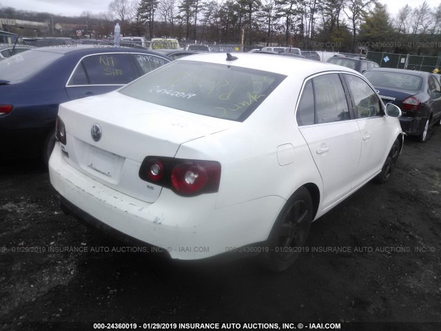 3VWRZ71K69M039527 - 2009 VOLKSWAGEN JETTA SE/SEL WHITE photo 4