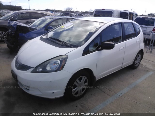 JHMGE8H21AC029526 - 2010 HONDA FIT WHITE photo 2