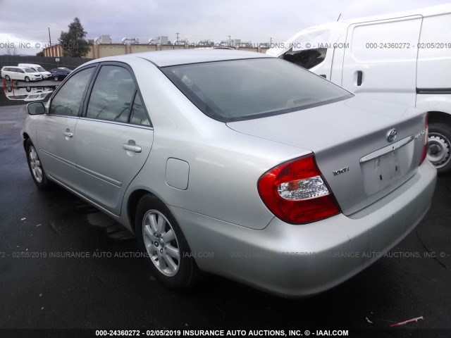 4T1BE32K53U180241 - 2003 TOYOTA CAMRY LE/XLE/SE SILVER photo 3