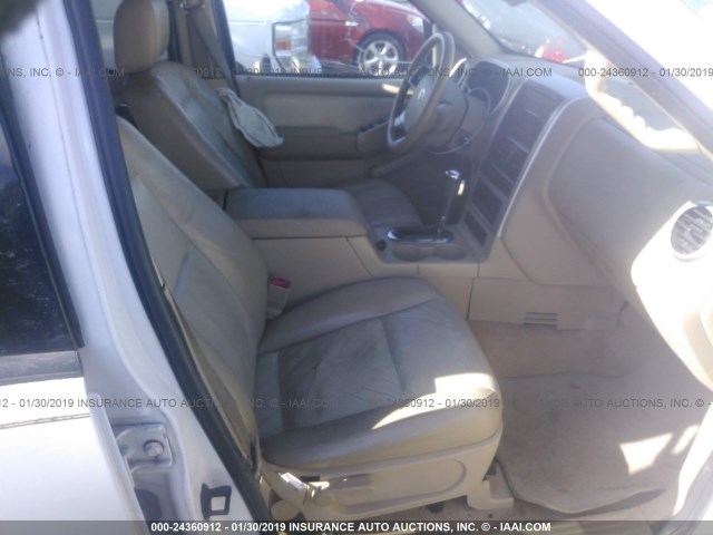 4M2EU47E46UJ12573 - 2006 MERCURY MOUNTAINEER LUXURY WHITE photo 5