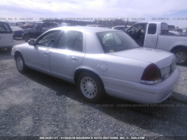 2FAFP74W9WX191558 - 1998 FORD CROWN VICTORIA LX SILVER photo 3