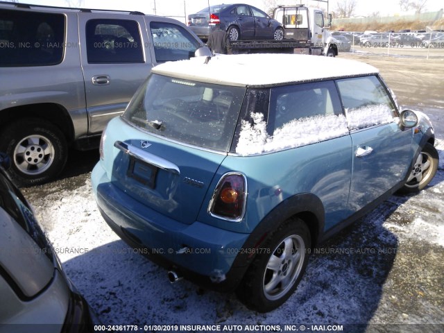 WMWMF33589TW78769 - 2009 MINI COOPER Light Blue photo 4