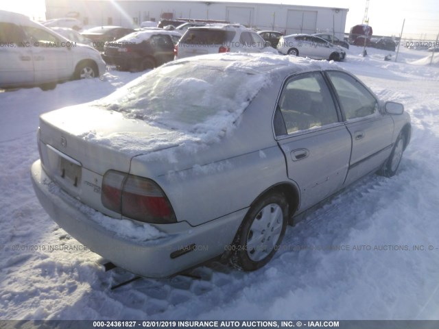 1HGCD5633VA040642 - 1997 HONDA ACCORD LX/EX GOLD photo 4