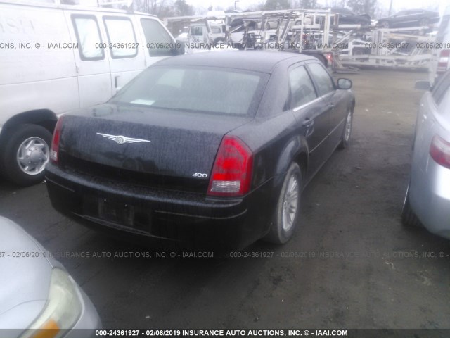 2C3JA43R05H168196 - 2005 CHRYSLER 300 BLACK photo 4