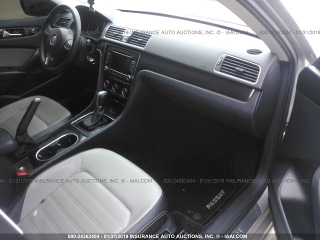 1VWBS7A3XEC107743 - 2014 VOLKSWAGEN PASSAT SE SILVER photo 5