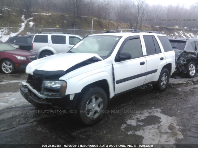 1GNDT13S752268090 - 2005 CHEVROLET TRAILBLAZER LS/LT WHITE photo 2