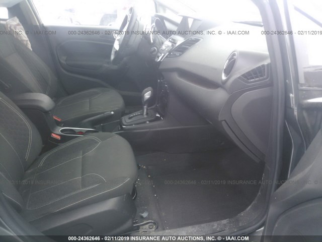 3FADP4BJ0GM165988 - 2016 FORD FIESTA SE GRAY photo 5