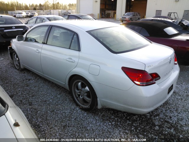 4T1BK36B75U020738 - 2005 TOYOTA AVALON XL/XLS/TOURING/LIMITED WHITE photo 3