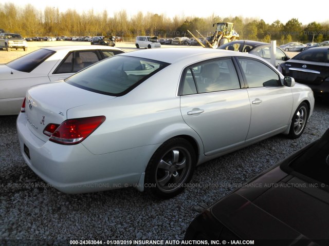 4T1BK36B75U020738 - 2005 TOYOTA AVALON XL/XLS/TOURING/LIMITED WHITE photo 4