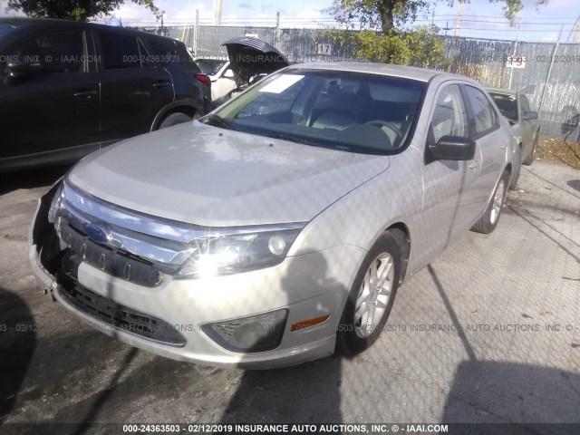 3FAHP0GA0AR243831 - 2010 FORD FUSION S SILVER photo 2