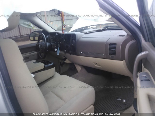 3GTP1VE03DG201006 - 2013 GMC SIERRA C1500 SLE SILVER photo 5