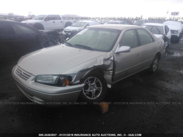 JT2BG22K1X0333633 - 1999 TOYOTA CAMRY LE/XLE 金色 照片 2