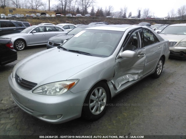 4T1BF30K23U042236 - 2003 TOYOTA CAMRY LE/XLE/SE SILVER photo 2