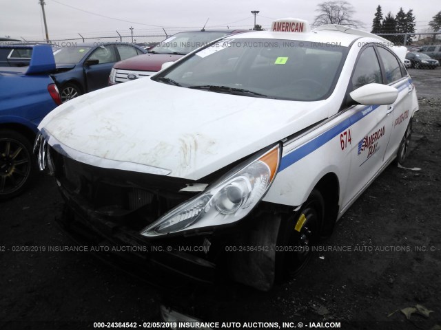 5NPEC4AB4DH802564 - 2013 HYUNDAI SONATA SE/LIMITED WHITE photo 2