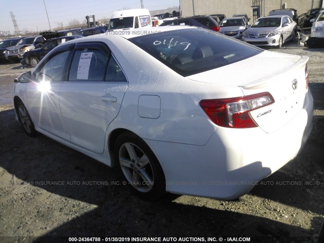 4T1BF1FK7EU430190 - 2014 TOYOTA CAMRY L/SE/LE/XLE WHITE photo 3