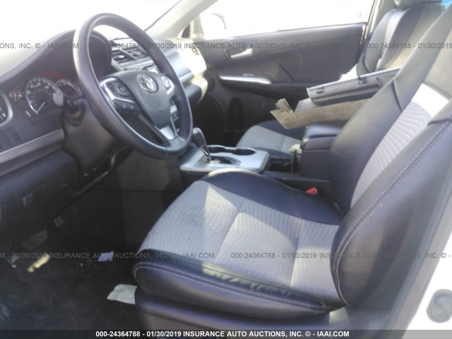 4T1BF1FK7EU430190 - 2014 TOYOTA CAMRY L/SE/LE/XLE WHITE photo 5