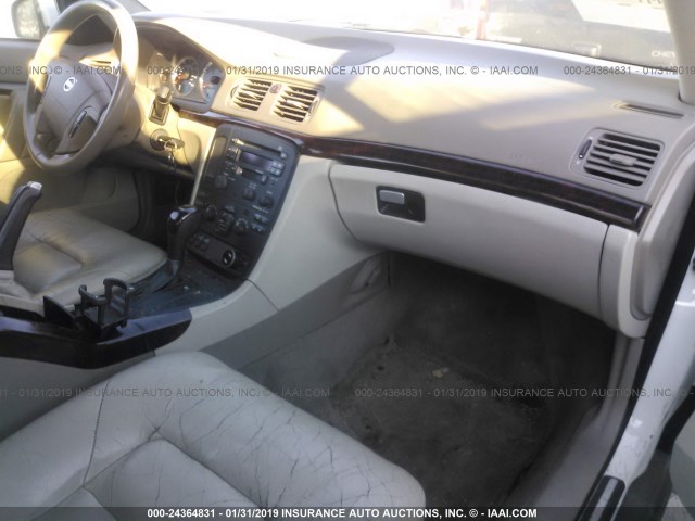 YV1TS92D641354983 - 2004 VOLVO S80 WHITE photo 5