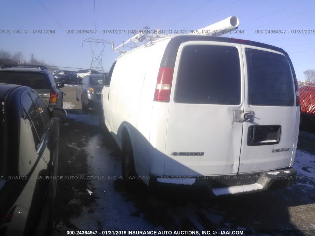 1GCFG15X161188001 - 2006 CHEVROLET EXPRESS G1500  WHITE photo 3