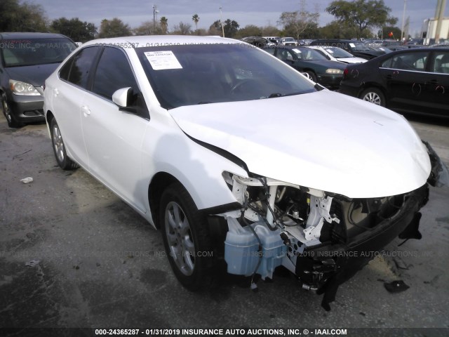 4T1BF1FK4GU167420 - 2016 TOYOTA CAMRY LE/XLE/SE/XSE 白色 照片 1