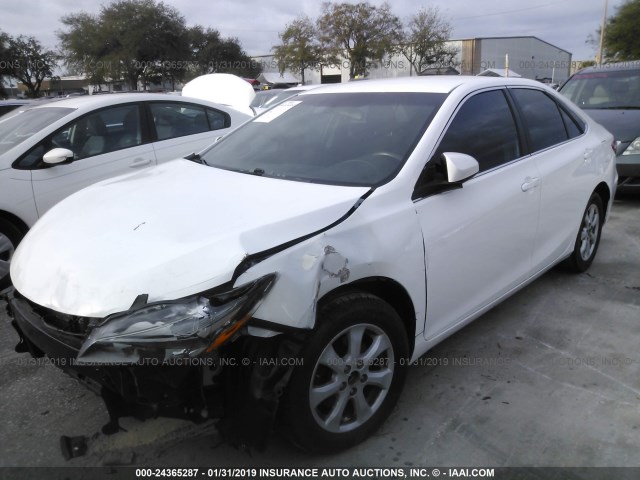 4T1BF1FK4GU167420 - 2016 TOYOTA CAMRY LE/XLE/SE/XSE 白色 照片 2