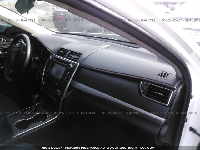 4T1BF1FK4GU167420 - 2016 TOYOTA CAMRY LE/XLE/SE/XSE 白色 照片 5