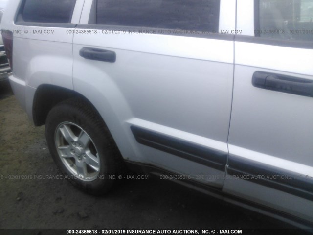 1J4GR48K05C690866 - 2005 JEEP GRAND CHEROKEE LAREDO/COLUMBIA/FREEDOM 银色 照片 6