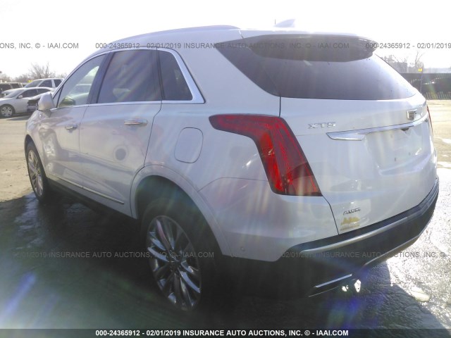 1GYKNGRS8JZ158861 - 2018 CADILLAC XT5 PLATINUM WHITE photo 3