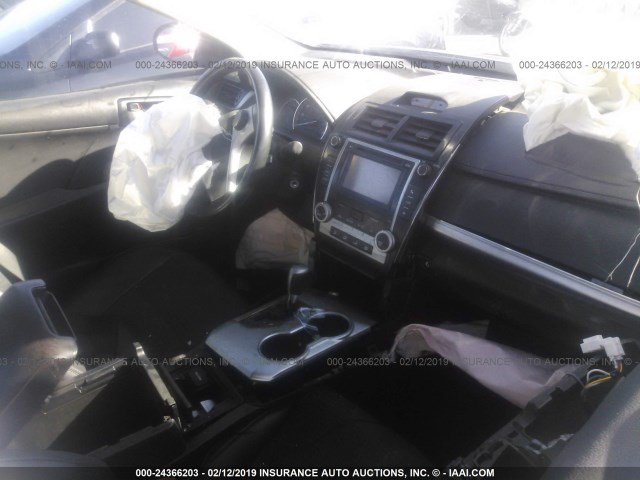 4T1BF1FK4EU754097 - 2014 TOYOTA CAMRY L/SE/LE/XLE Qara foto 5