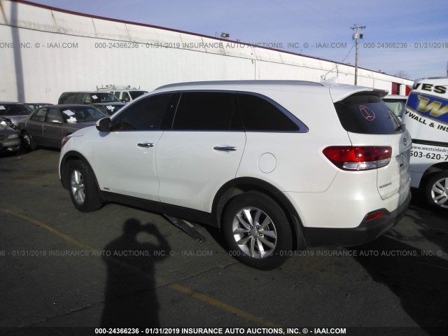 5XYPGDA3XJG410911 - 2018 KIA SORENTO LX/L WHITE photo 3