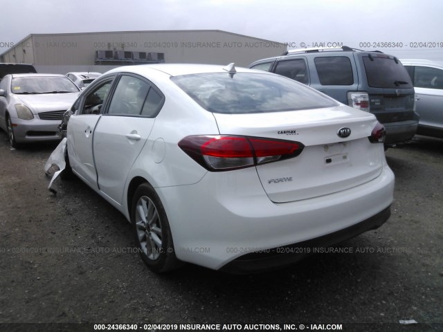 3KPFL4A73HE008083 - 2017 KIA FORTE LX/S WHITE photo 3