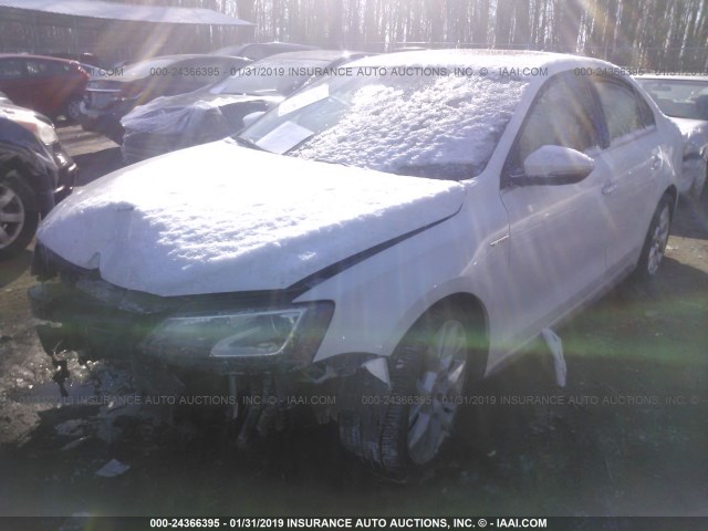 3VW4T7AJ2EM285553 - 2014 VOLKSWAGEN JETTA GLI WHITE photo 2