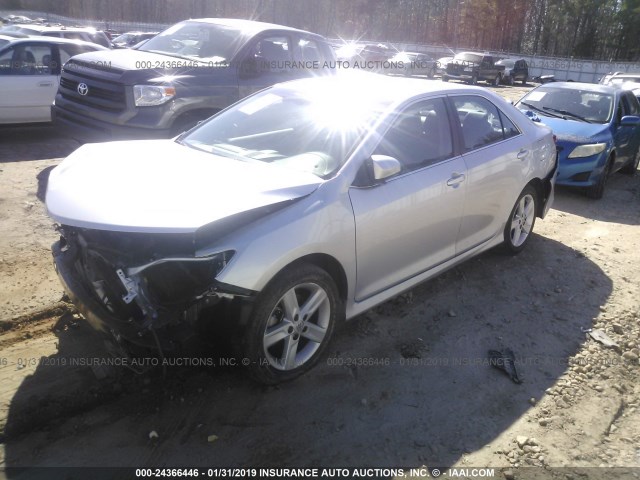 4T1BF1FK1EU443596 - 2014 TOYOTA CAMRY L/SE/LE/XLE 银色 照片 2
