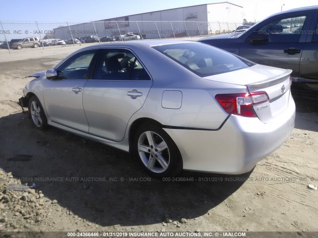 4T1BF1FK1EU443596 - 2014 TOYOTA CAMRY L/SE/LE/XLE 银色 照片 3