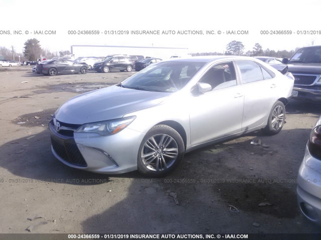 4T1BF1FK4GU555473 - 2016 TOYOTA CAMRY LE/XLE/SE/XSE SILVER photo 2