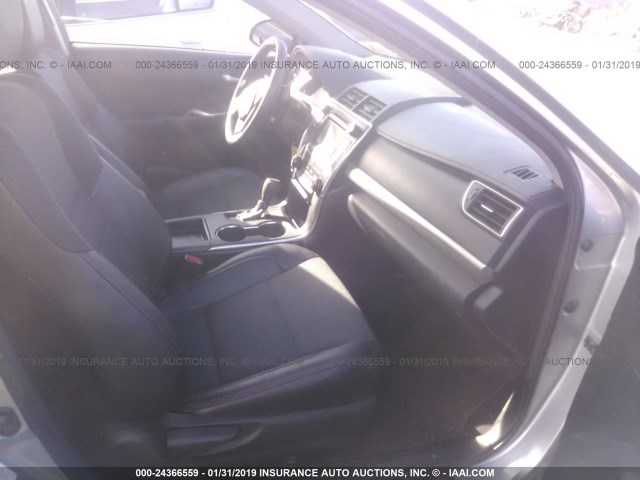 4T1BF1FK4GU555473 - 2016 TOYOTA CAMRY LE/XLE/SE/XSE SILVER photo 5