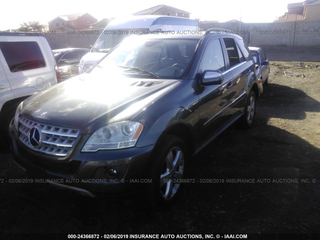 4JGBB5GB3AA586451 - 2010 MERCEDES-BENZ ML 350 GRAY photo 2