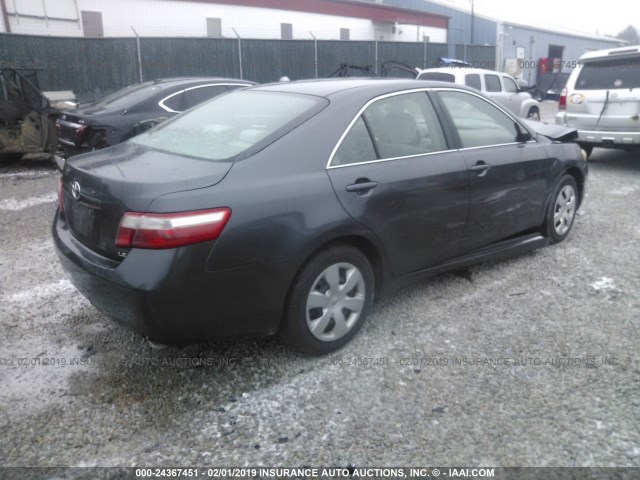 4T1BK46K88U071854 - 2008 TOYOTA CAMRY LE/XLE/SE GRAY photo 4
