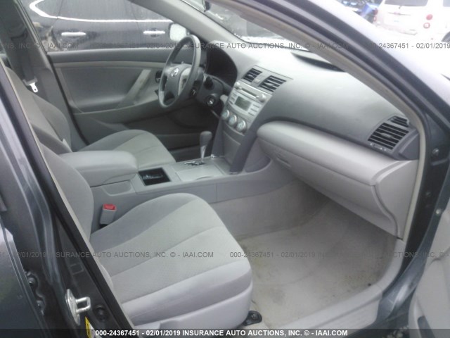 4T1BK46K88U071854 - 2008 TOYOTA CAMRY LE/XLE/SE GRAY photo 5