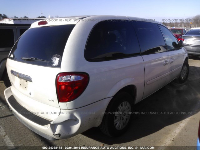 2C4GP44R15R384135 - 2005 CHRYSLER TOWN & COUNTRY LX WHITE photo 4